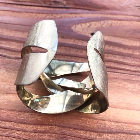 Golden Adjustable Bracelet 💫 - Picture 2 of 3